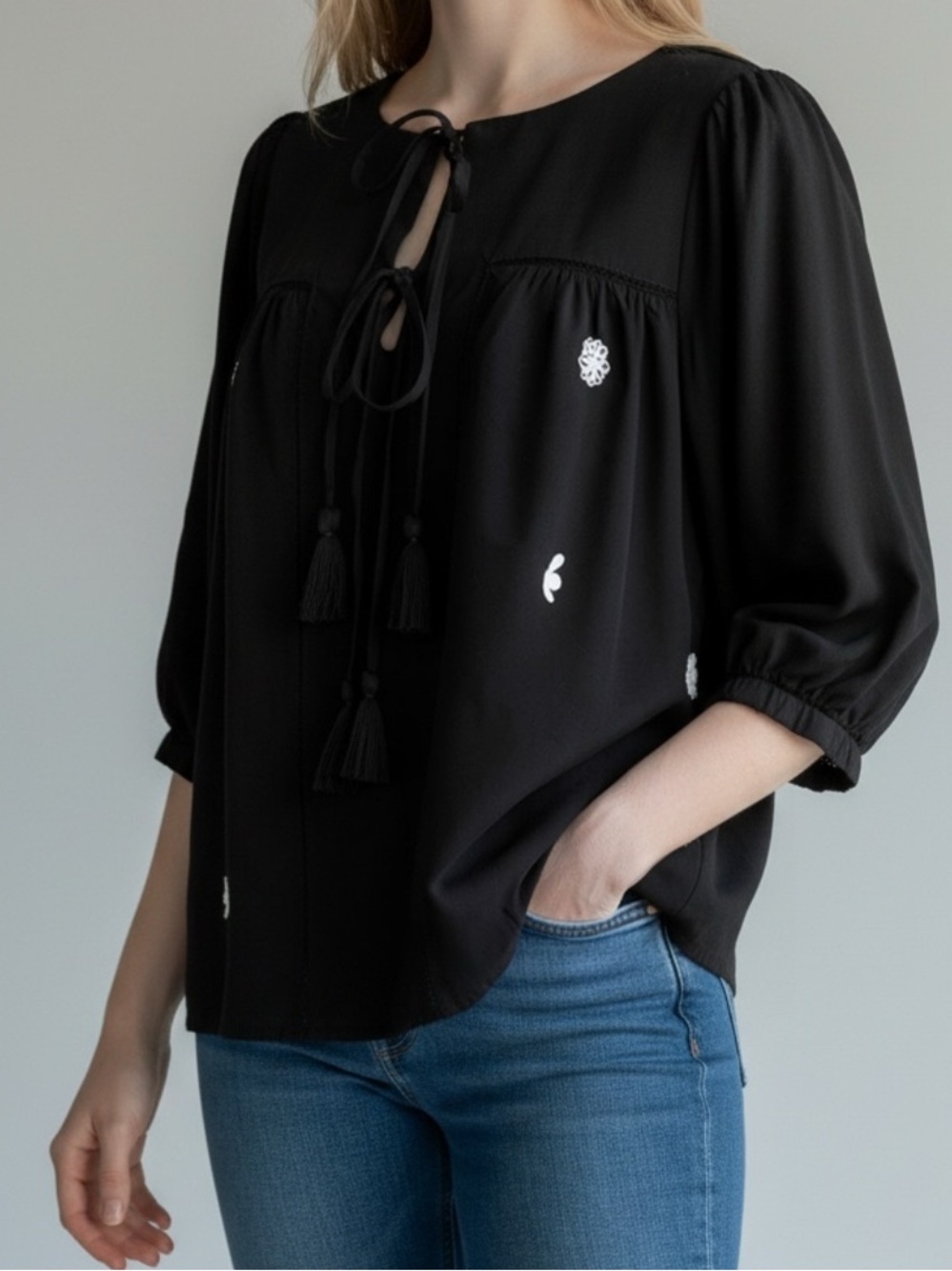 Doe & Rae,‎  Boho Embroidered Tassel Tie Balloon Sleeve Top. Size Small